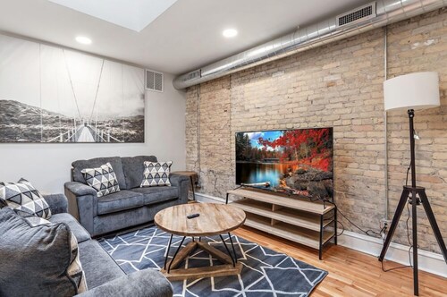 Lovely 3 Bedroom in the Heart of SE Minneapolis