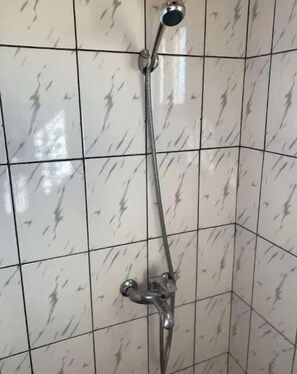 Shower - Furnished Apartment in Yaoundé/A2-E2 (Yaoundé)