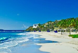 Am Strand, Liegestühle, Strandtücher