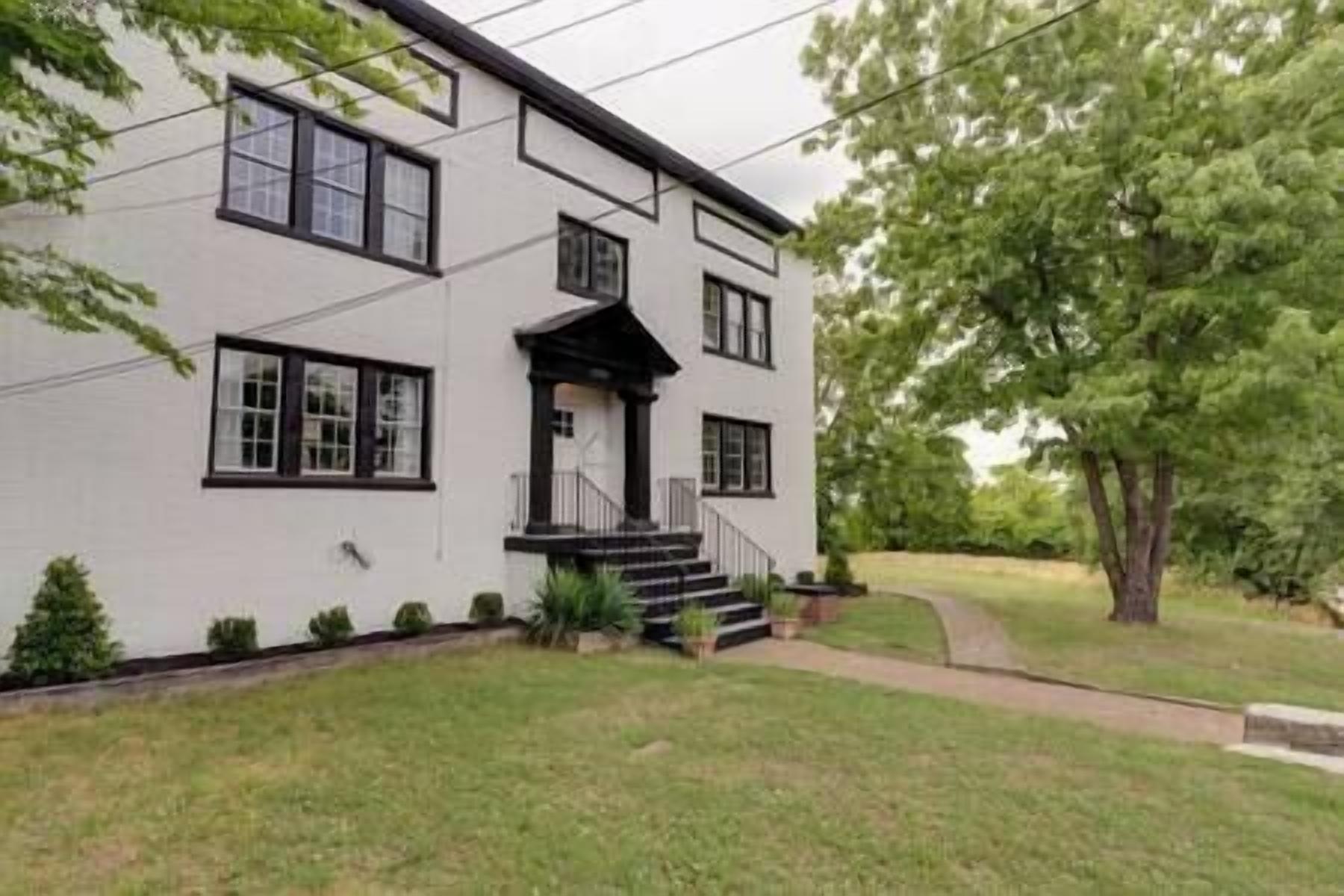 Great Colonial! 4 Units; Sleeps 30+/Near Broadway