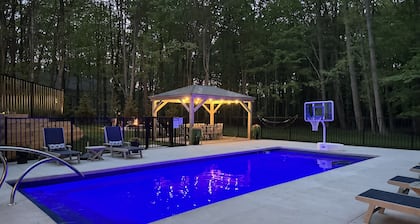 Luxury Lake Michigan Escape w/ Pool & Spa. King beds, sleep 12. Holiday ready!