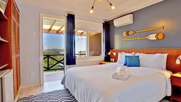 Rom – deluxe, 1 queensize-seng, sjøutsikt | Minibar, safe på rommet, wi-fi (inkludert) og sengetøy