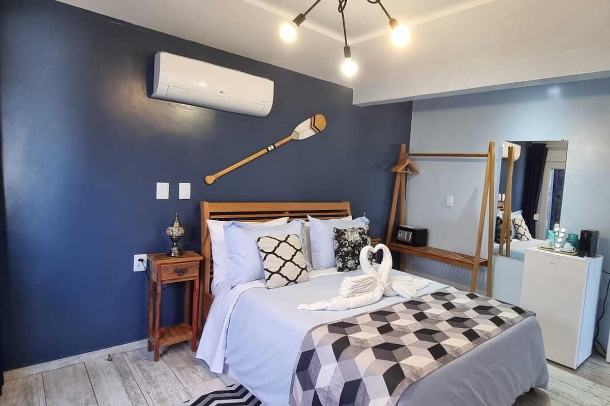 Room, 1 Double Bed, Partial Sea View | 1 bedroom, minibar, in-room safe, free WiFi