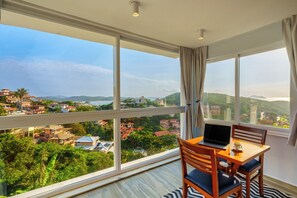 디럭스 아파트, 퀸사이즈침대 1개, 간이주방, 바다 전망 | 객실에서 보이는 전망