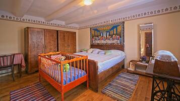 3 quartos, berço de viagem, Wi-Fi de cortesia, roupa de cama