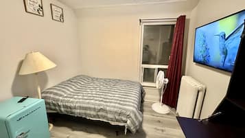 Individually furnished, desk, laptop workspace, free WiFi
