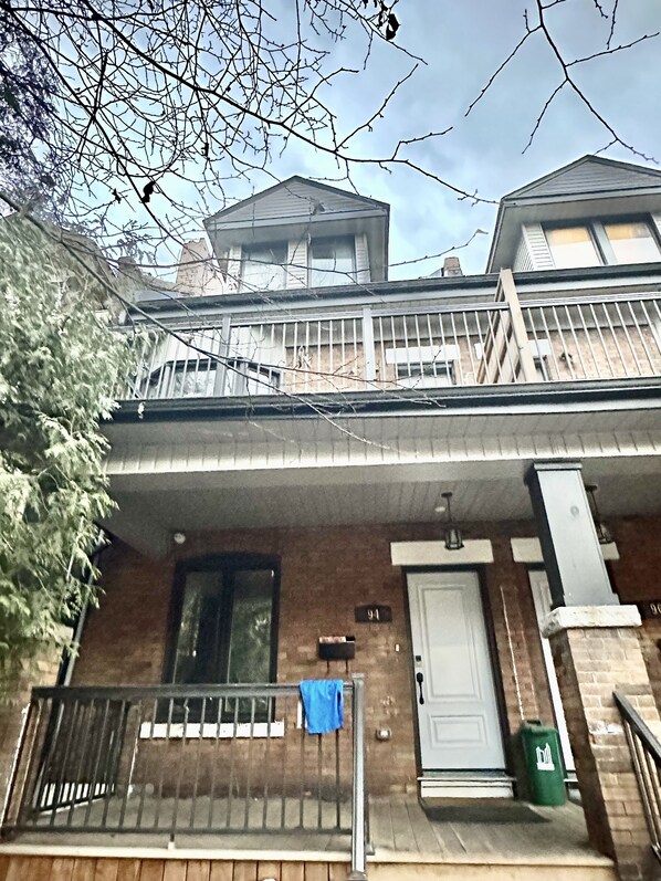 Front of property - Toronto Furnished Rooms (Toronto)