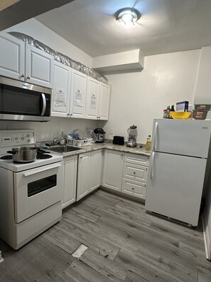 Shared kitchen - Toronto Furnished Rooms (Toronto)