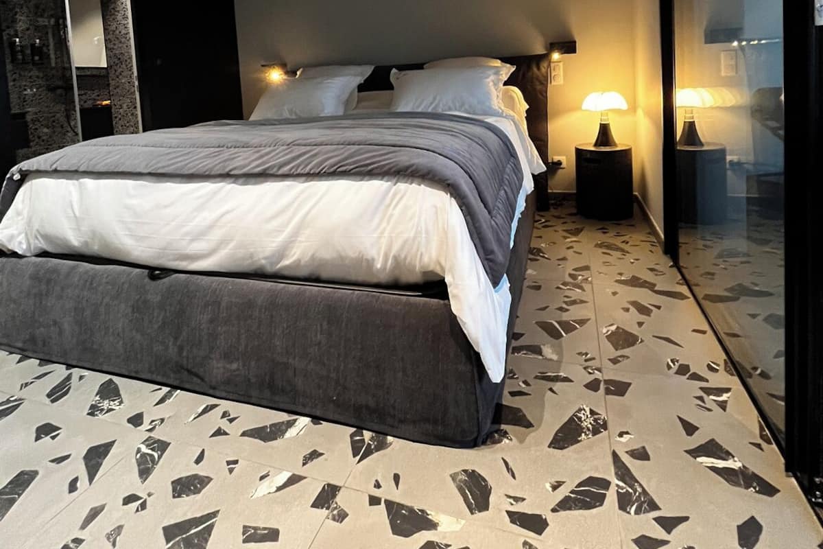 Habitación de lujo | Sábanas italianas Frette, ropa de cama de alta calidad y edredón