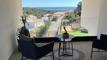 Luxury Triple Room, 1 Bedroom, Non Smoking, Sea View