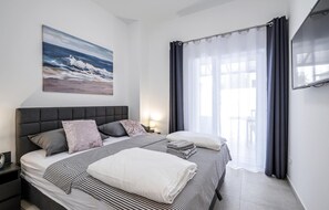 3 bedrooms, travel crib, free WiFi, bed sheets