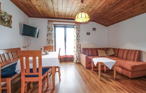 Fernseher, Tischtennisplatte