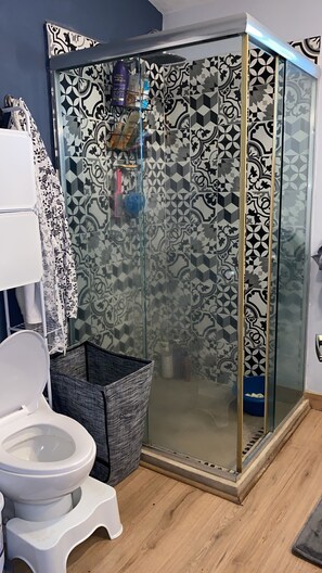 Shower, towels