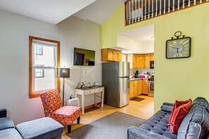TV, table football - Westmont Home w/ Hot Tub! Walk to Metra Station (Westmont)