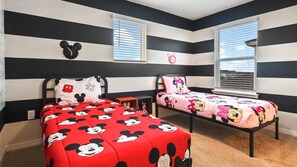 5 bedrooms, iron/ironing board, WiFi, bed sheets