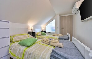 2 Schlafzimmer, Reisekinderbett, kostenloses WLAN, Bettwäsche