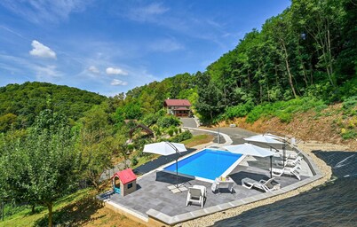 Cozy home in Martinkovec with WiFi