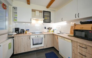 Fridge, oven, stovetop, dishwasher