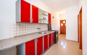 Fridge, oven, stovetop, cookware/dishes/utensils - 2 bedroom gorgeous apartment in Nevidane (Nevidane)