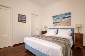4 chambres, fer et planche à repasser, Wi-Fi, draps fournis