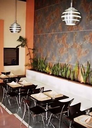 40-inch Smart TV with satellite channels, Netflix, DVD player - HBCF Hotel Boutique Casa Farallones de Santiago de Cali (Cali)