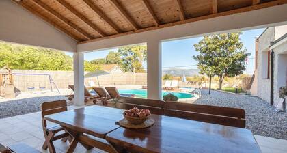 Amazing home in Kula Norinska with WiFi