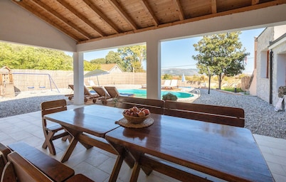 Amazing home in Kula Norinska with WiFi