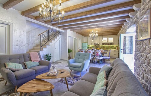 Gorgeous home in Cavtat with WiFi