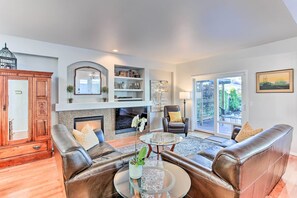 TV, fireplace, DVD player, books - Tacoma Home w/ Garden + Pond ~ 3 Mi to Beach! (Tacoma)