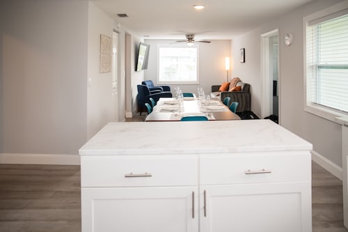 Patio I Firepit I 65” TV w/ Netflix I 472mbps I WD