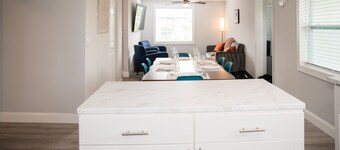 Patio I Firepit I 65” TV w/ Netflix I 472mbps I WD