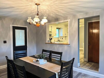 3 BedR Home close to WaterParks, Museums & Trails