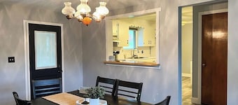 3 BedR Home close to WaterParks, Museums & Trails