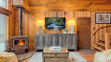 Smart-tv, pejs, bøger, kontorer