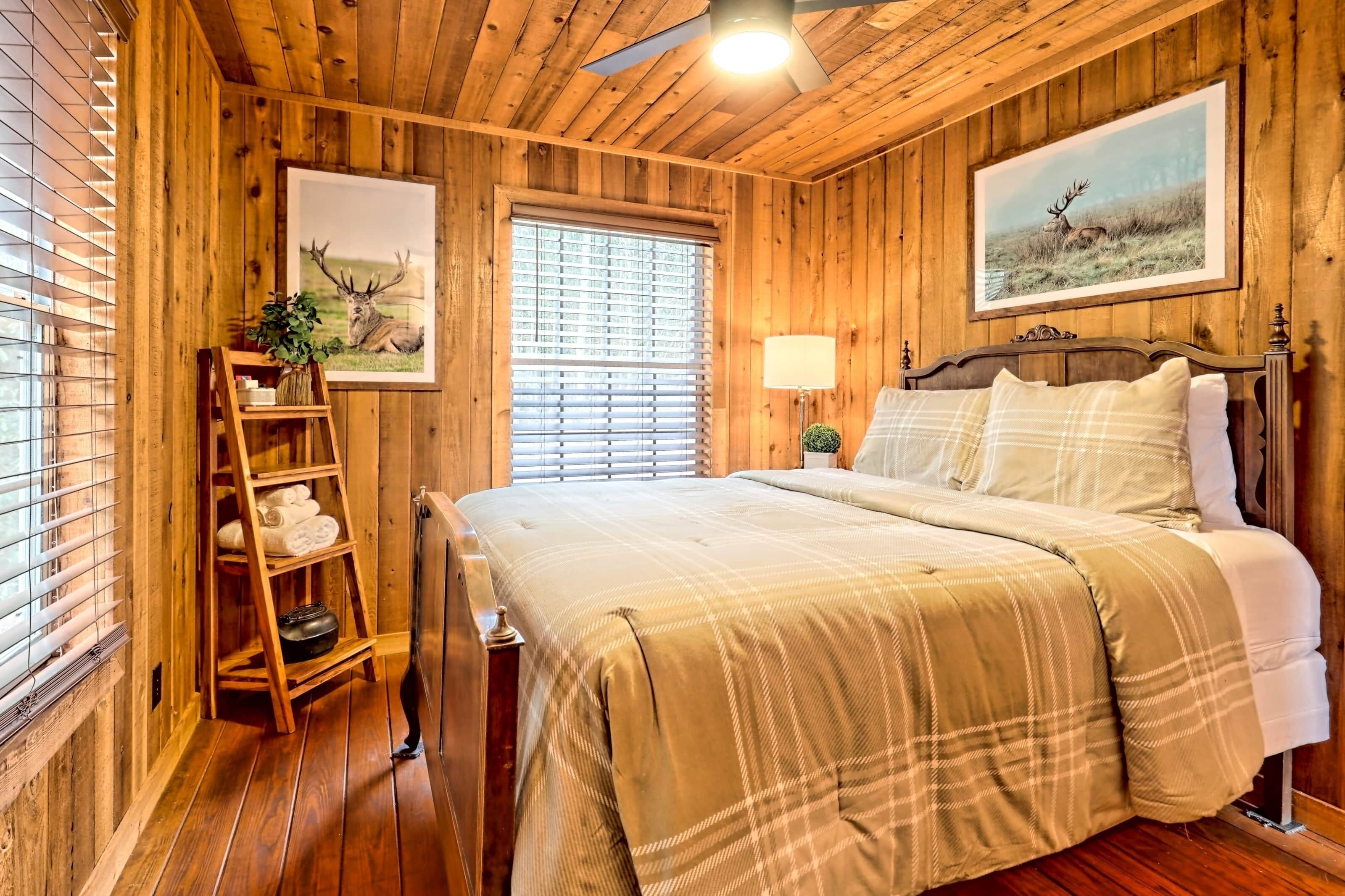 3 室のベッドルーム、セーフティボックス (室内)、デスク、アイロン / アイロン台