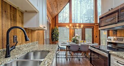 Cabin w/Hot tub+Outdoor Kitchen+Firepit near ATV & SXS Trails~8mns to Helen, GA!