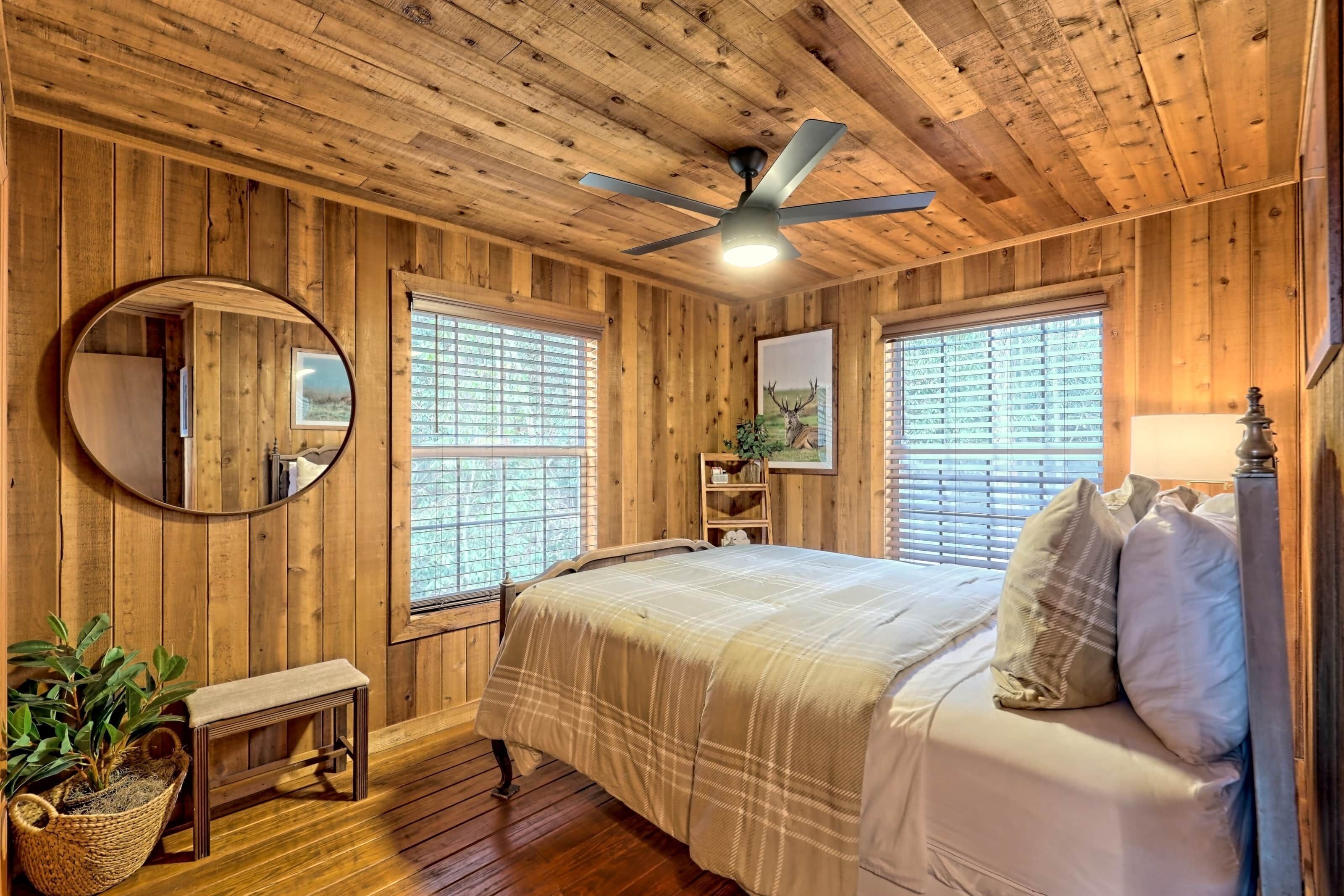 3 bedrooms, in-room safe, desk, iron/ironing board