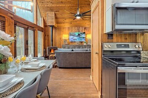Interior - Cabin w/OutdoorKitchen+Firepit+HotTub-8mn to Helen (Sautee Nacoochee)