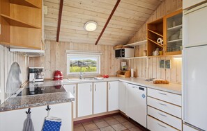Réfrigérateur, micro-ondes, plaque de cuisson, lave-vaisselle