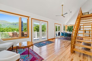 Smart TV, fireplace, printers - Luxury Home with MountainViews•PoolTable•Chefs Kitchen•FirePit (Lake Lure)