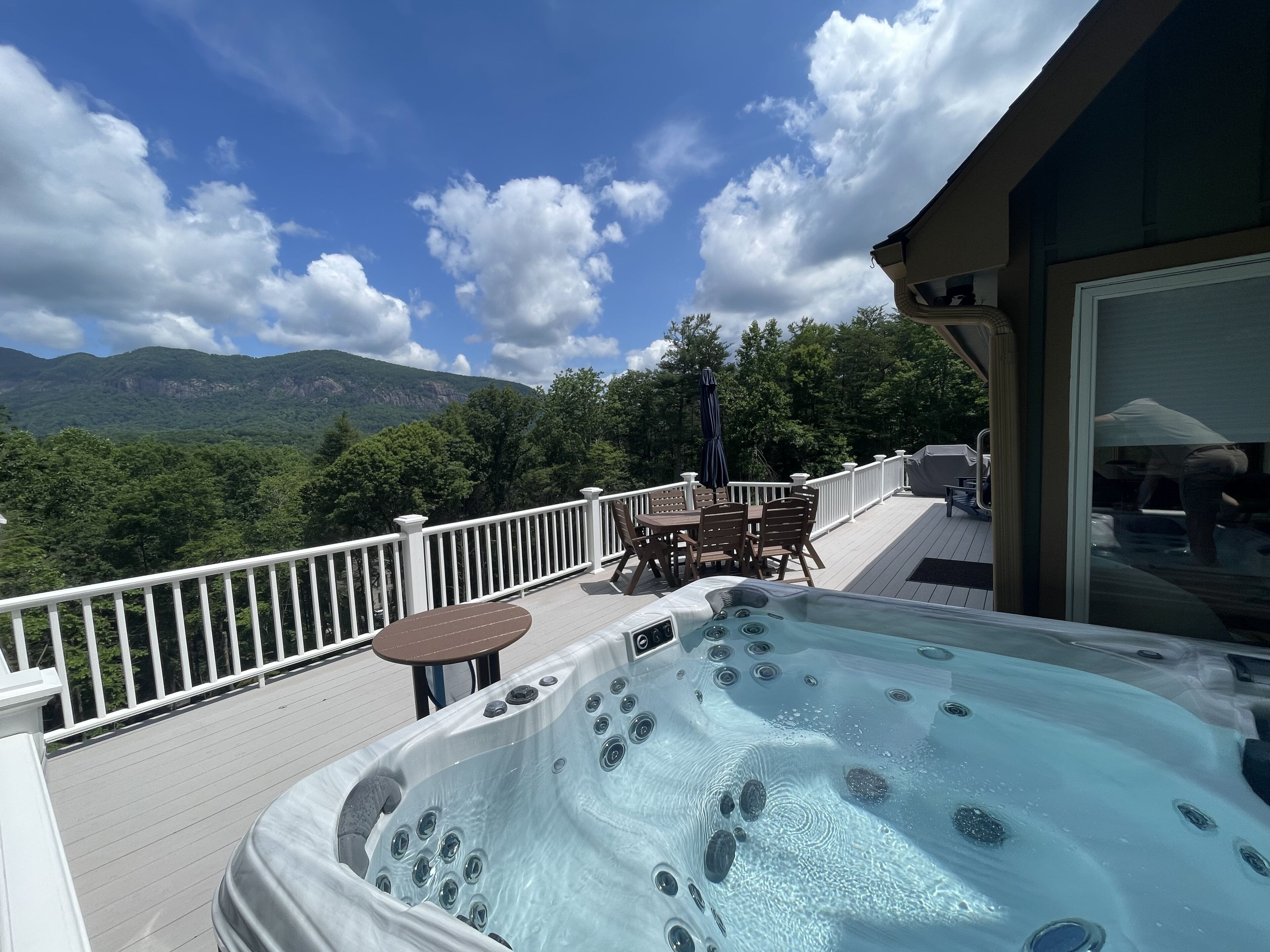 Bañera de hidromasaje al aire libre