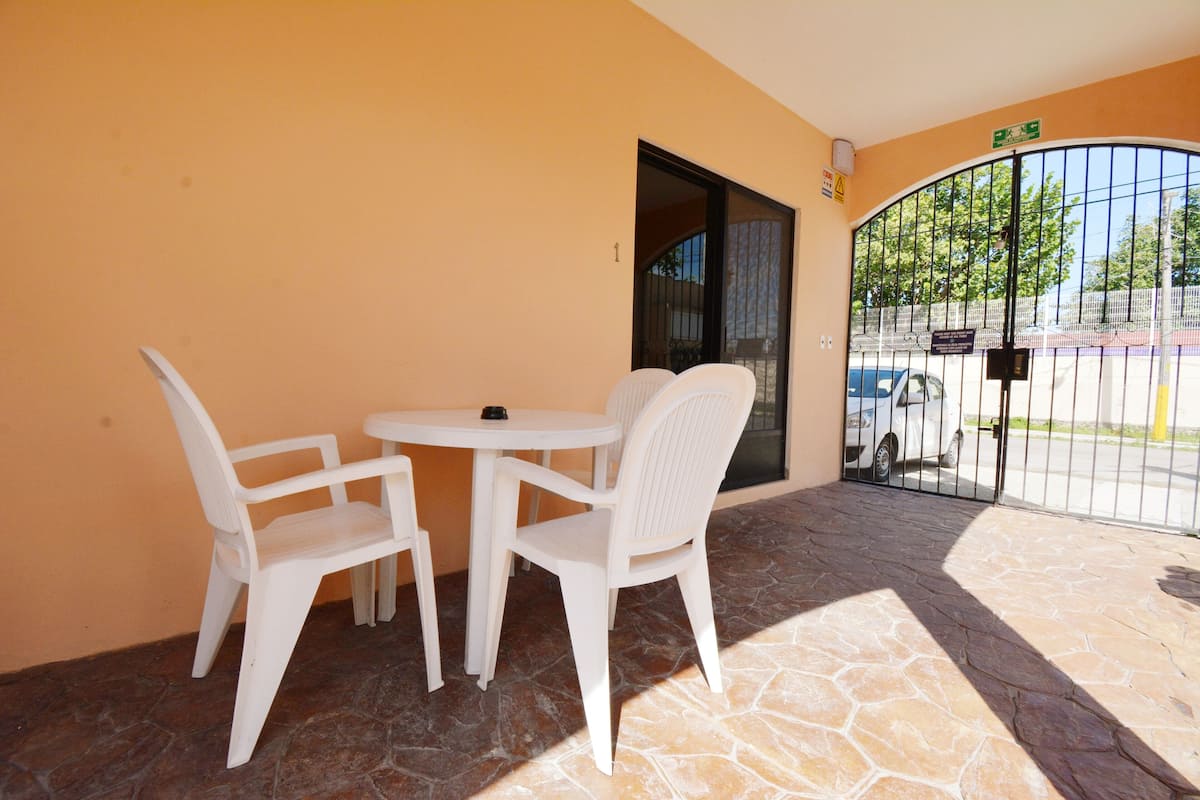 Suite #1, 1 Bedroom, 1 Bathroom | Entrada interior