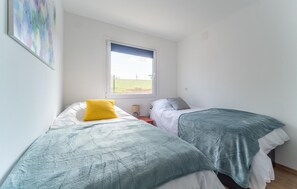 2 bedrooms, travel cot, free WiFi, bed sheets - Beautiful home in Cerovacki Galovici with sauna (Cerovacki Galovici)