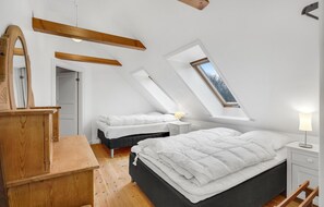 6 bedrooms, travel crib, free WiFi