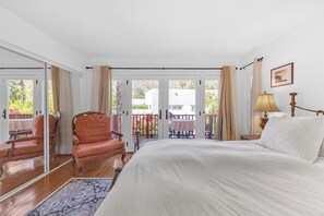 4 slaapkamers, een bureau, een strijkplank/strijkijzer, gratis wifi