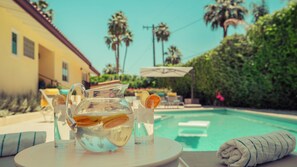 Piscina all'aperto, una piscina riscaldata