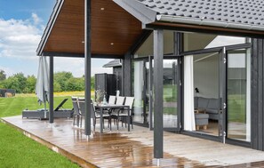 Outdoor dining - Amazing home in Hørve with sauna (Hørve)