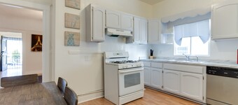 5 Bedroom Koreatown Charmer near Downtown Los Angeles