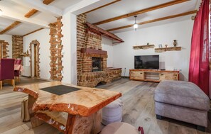 Fernseher, Kamin, TischfuĂball