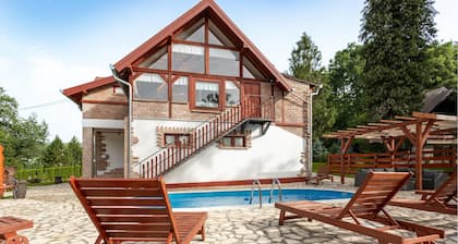 Impresionante casa en Novo Zvecevo con.